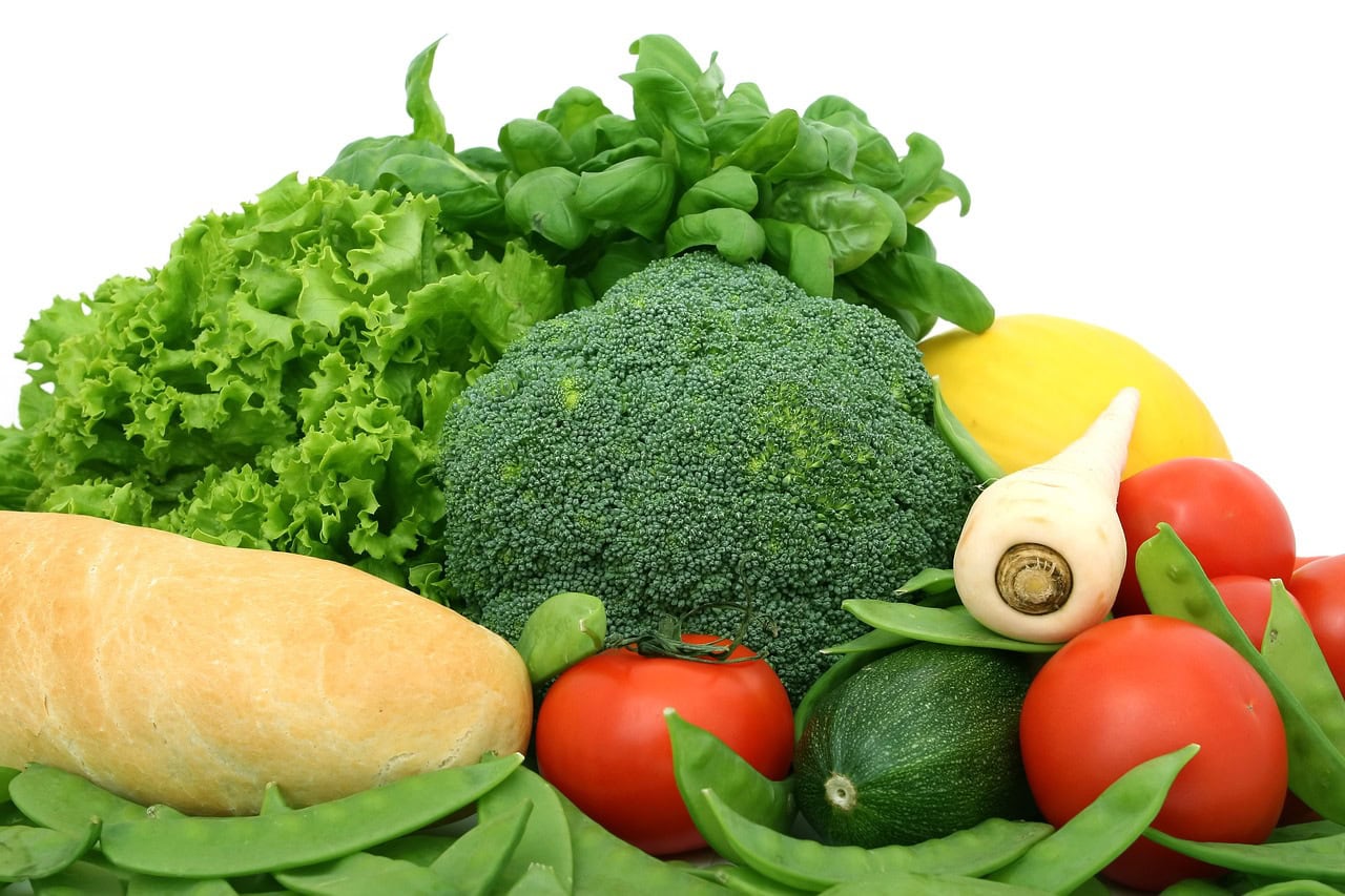 Green leafy vegetables with broccoli, tomatoes, and other root vegetables in a pile for the menopause diet 5 Day Plan